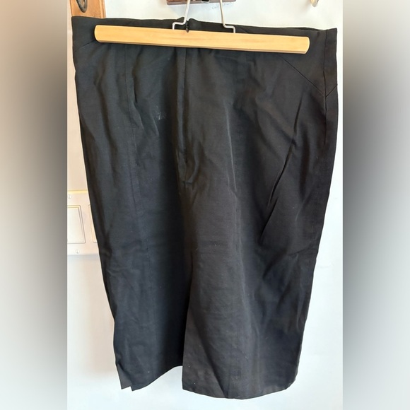 White House Black Market Classic Black Skirt - Picture 4 of 4